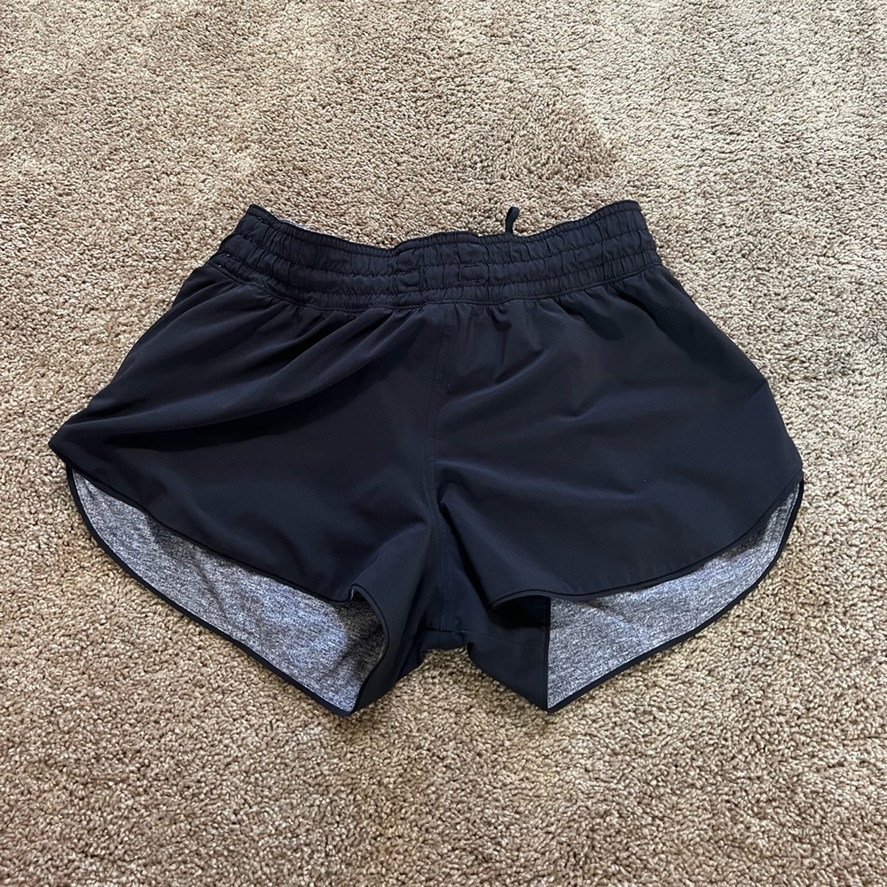 Lululemon Choose a Side Reversible Mid Rise short 3” size 8